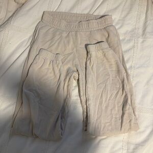 Wilfred Free Fleece Joggers – Size S (Cream/Beige)